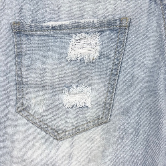 🔥2/$10 |•REFUGE•| Light Wash Distressed Jean Shorts - Picture 5 of 6